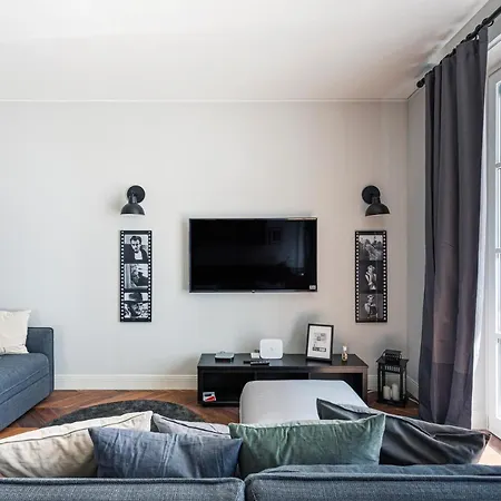 Wide And Bright Two Bedroom Apartment- Via Freguglia * Milan