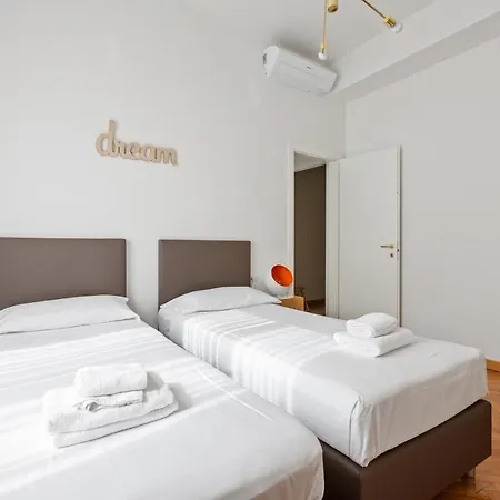 Roomy Duomo&san Babila Appartamento *