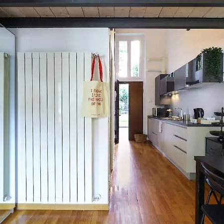 Paki Nel Cuore Dei Navigli Di *