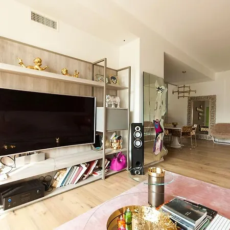 Apartment Luxury Designer Space In Shopping District Milan