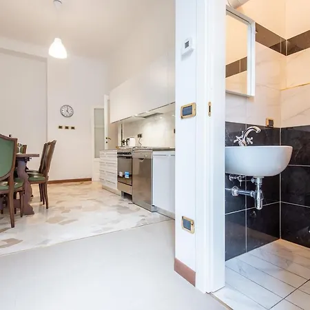 Elegante Casa Liberty Apartment Milan