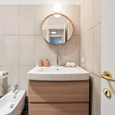 Design And Stylish Flat In Centrale Apartamento