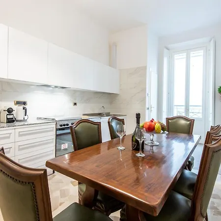 Elegante Casa Liberty Apartment Milan