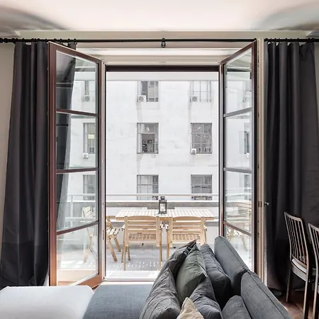 Wide And Bright Two Bedroom Apartment- Via Freguglia * Milan