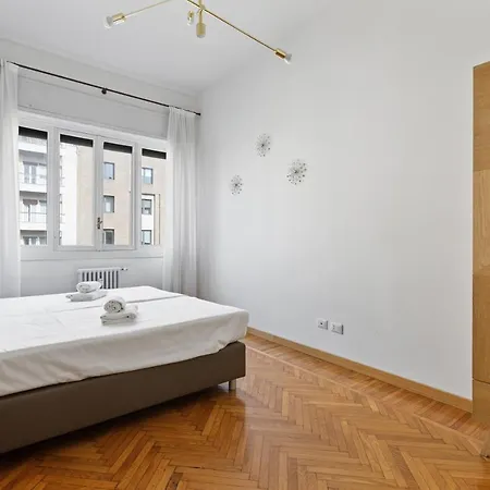 Roomy Duomo&san Babila Appartamento *