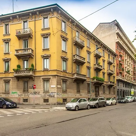 Elegante Casa Liberty Apartment Milan