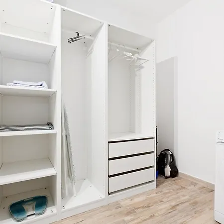 Renovated Studio Amendola & City Life Apartamento