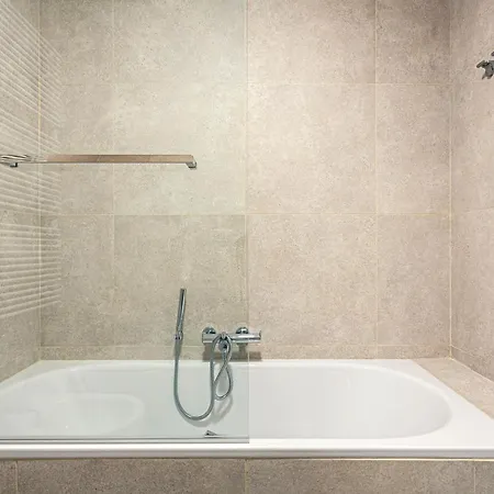 Wide And Bright Two Bedroom Apartment- Via Freguglia *