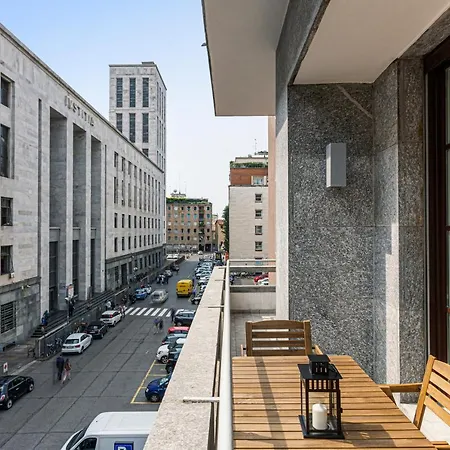 Wide And Bright Two Bedroom Apartment- Via Freguglia