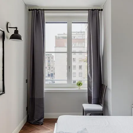 Wide And Bright Two Bedroom Apartment- Via Freguglia *