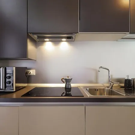 Paki Nel Cuore Dei Navigli Di