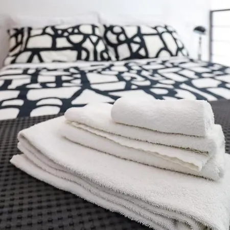 Paki Nel Cuore Dei Navigli Di