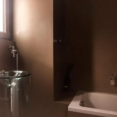 Luxury Designer Space In Shopping District Apartman *