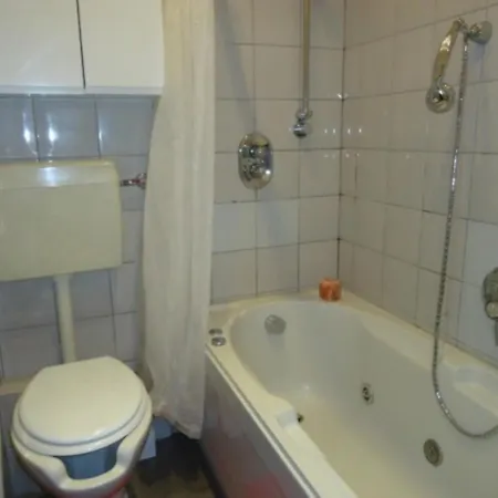 Private Bedroom With Private Bathroom Ubytování v soukromí Milán