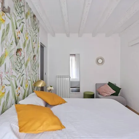 Apt In The Heart Of Fashion Area *