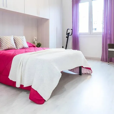 Altido Lovely For 6 Located In Vibrant Gallaratese *
