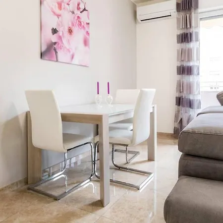 Altido Lovely For 6 Located In Vibrant Gallaratese Apartamento