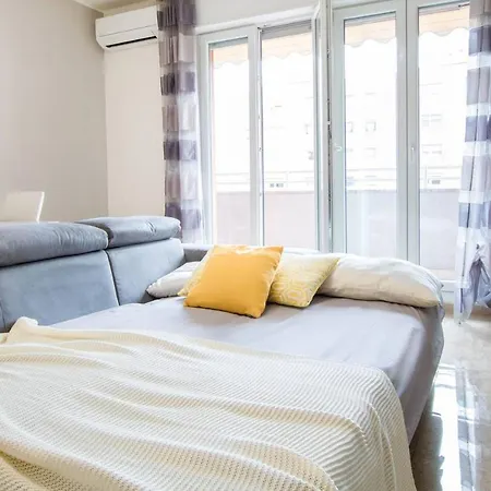 Altido Lovely For 6 Located In Vibrant Gallaratese Apartamento Milán
