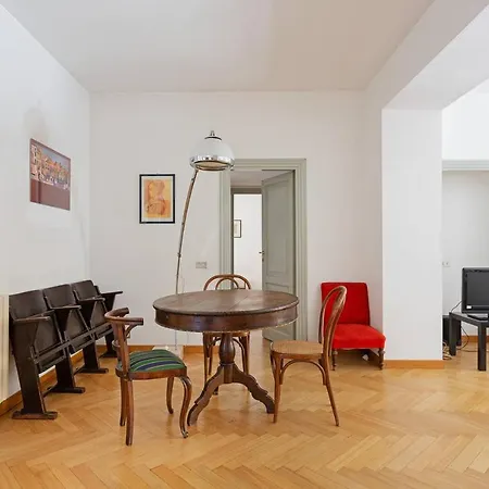 Spacious & Elegant In Corso Como Διαμέρισμα