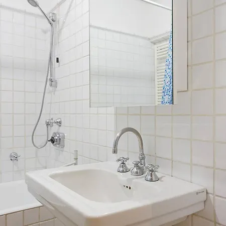 Spacious & Elegant In Corso Como Διαμέρισμα *