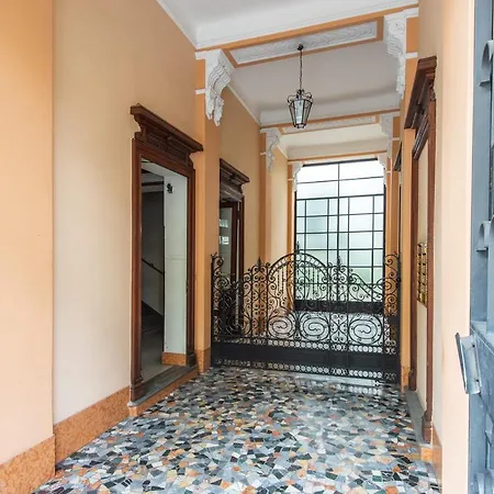 Elegante Casa Liberty Milan