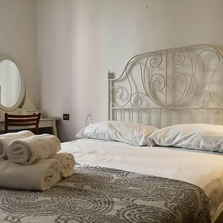 Joivy 1 Bedroom Next To Piazza Leonardo Da Vinci شقة