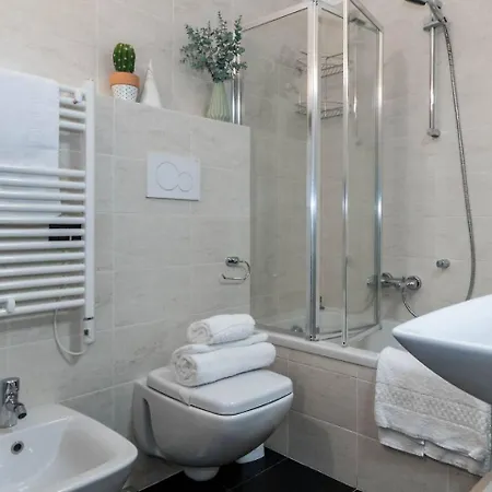 Altido For 4 With Terrace In A Quiet Residential Area Apartament