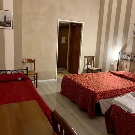 Vintage Hotel *