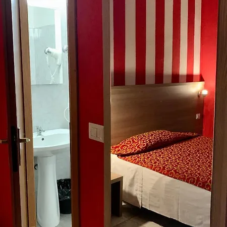 Vintage Hotel *