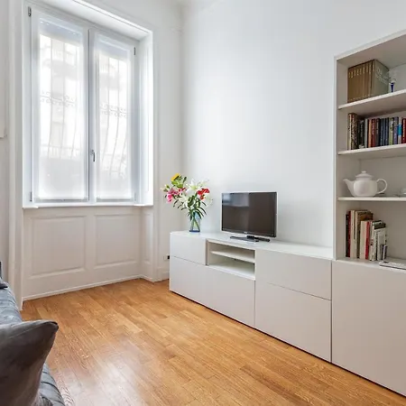 Dateo Roomy Apartment Milan