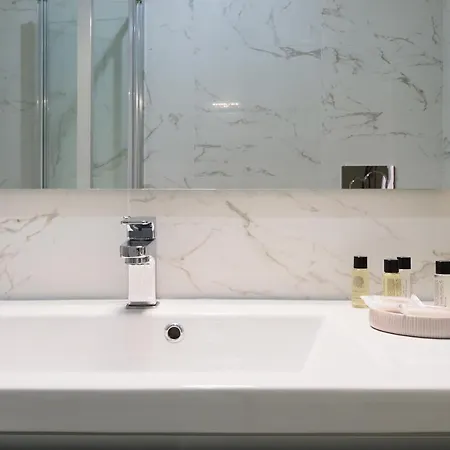 Duomo Luxury - One Bed Apartment Milan