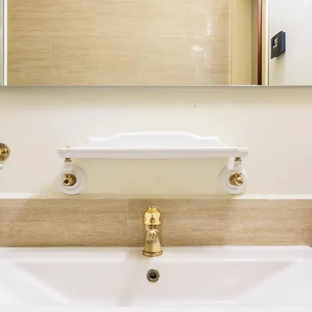 Exclusive 4Bdr Apartment Near Duomo Apartment *