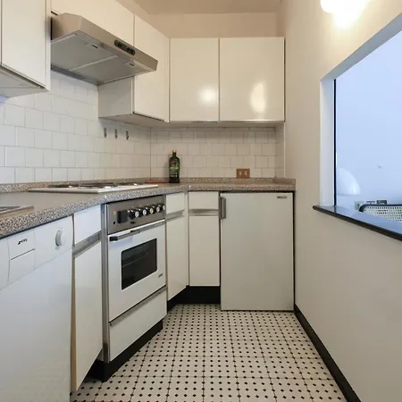 Apartment San Nazaro Milan