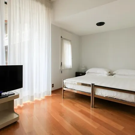 Apartment San Nazaro Milan