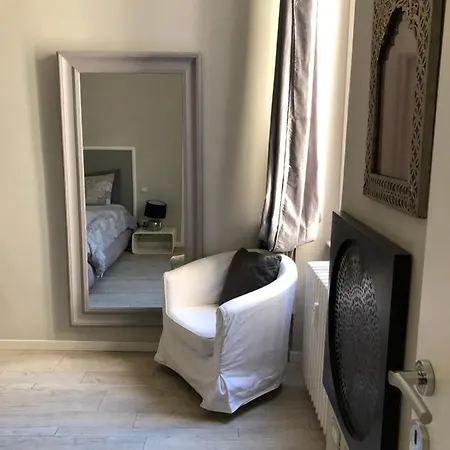 Daire Sant'ambrogio Central & Quiet *