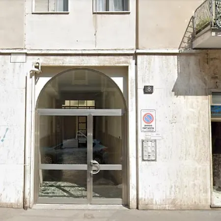 I Livin - Via Rosmini, 8 * Milán