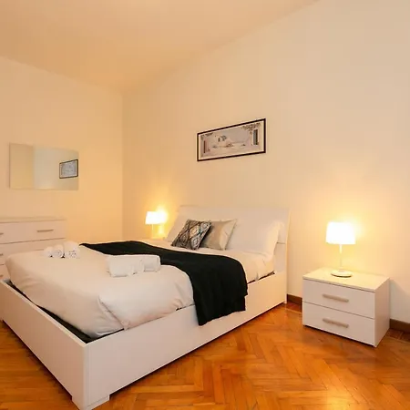 Close To Corso Vercelli Apartamento *