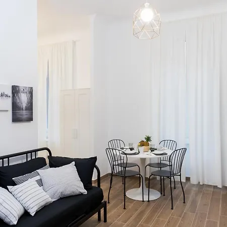 Apartment Hemeras Boutique Homes - 4 Design Near Central Station Milan