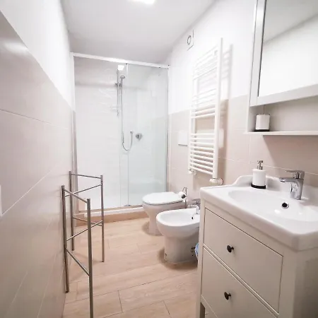 Modern Studio Apartment *