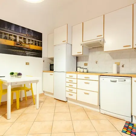 Cozy Flat - Porta Romana - Duomo Apartman *