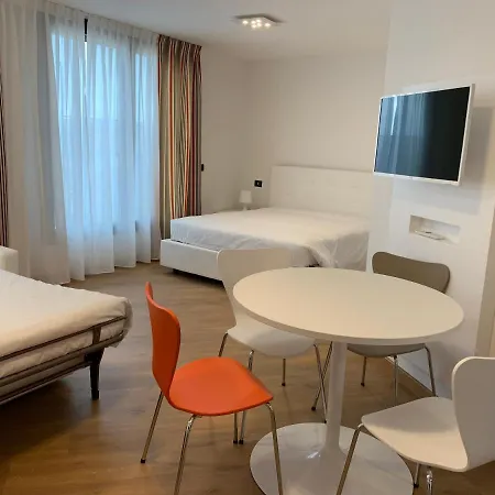 Ξενοδοχείο με διαμερίσματα Bb Isola 4*