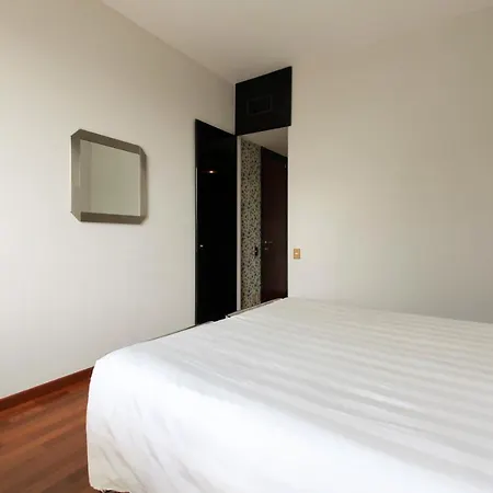 Apartment San Nazaro Milan