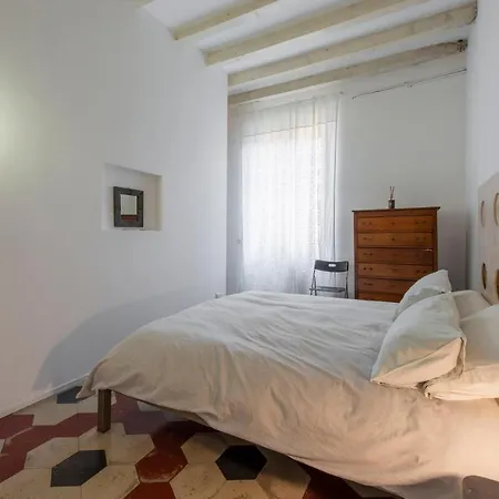 Appartement Via Farini 2 *