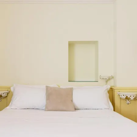 Exclusive 4Bdr Apartment Near Duomo Apartment