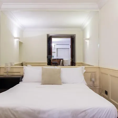 Exclusive 4Bdr Apartment Near Duomo Apartment