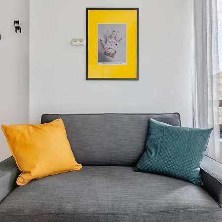 Central Flat In Porta Venezia Milan