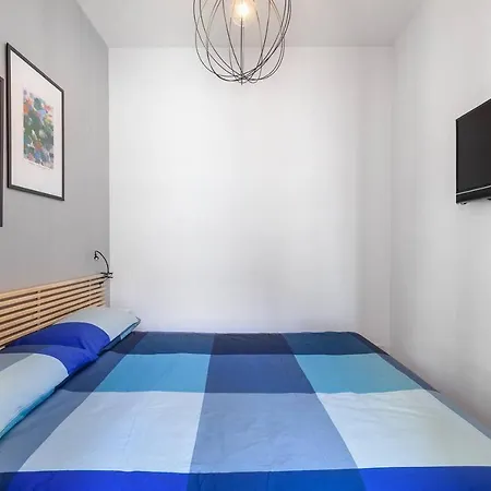Central Flat In Porta Venezia Milan