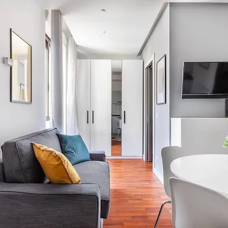 Central Flat In Porta Venezia Milan