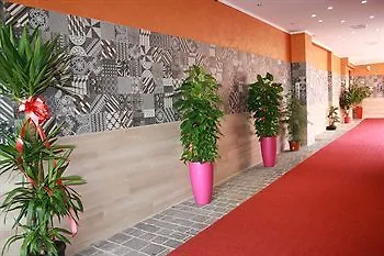 イジバン ホテル 3*