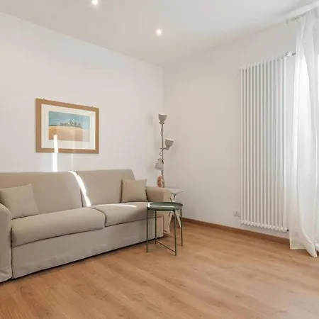 Amazing With Botanic Touch In The Center Apartment *